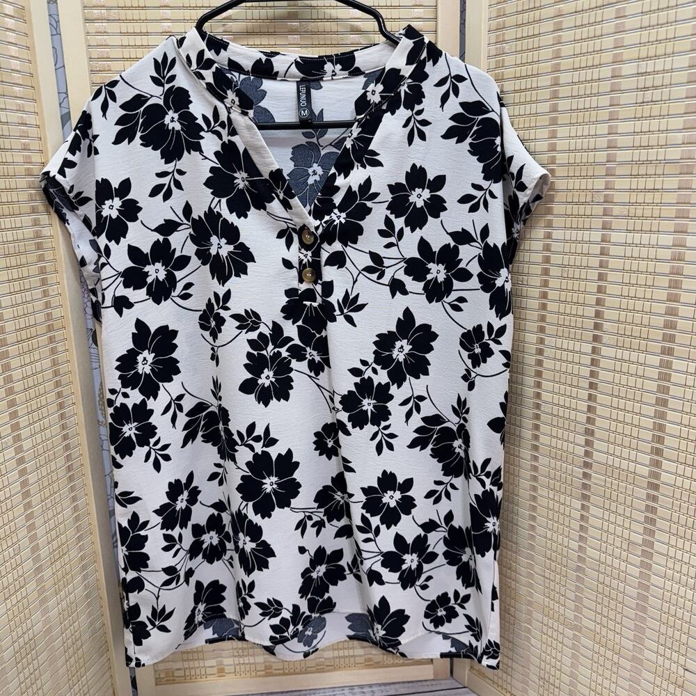 Lepuno Top Women's Size Medium Cream Black Floral Pattern Blouse Cap Sleeves